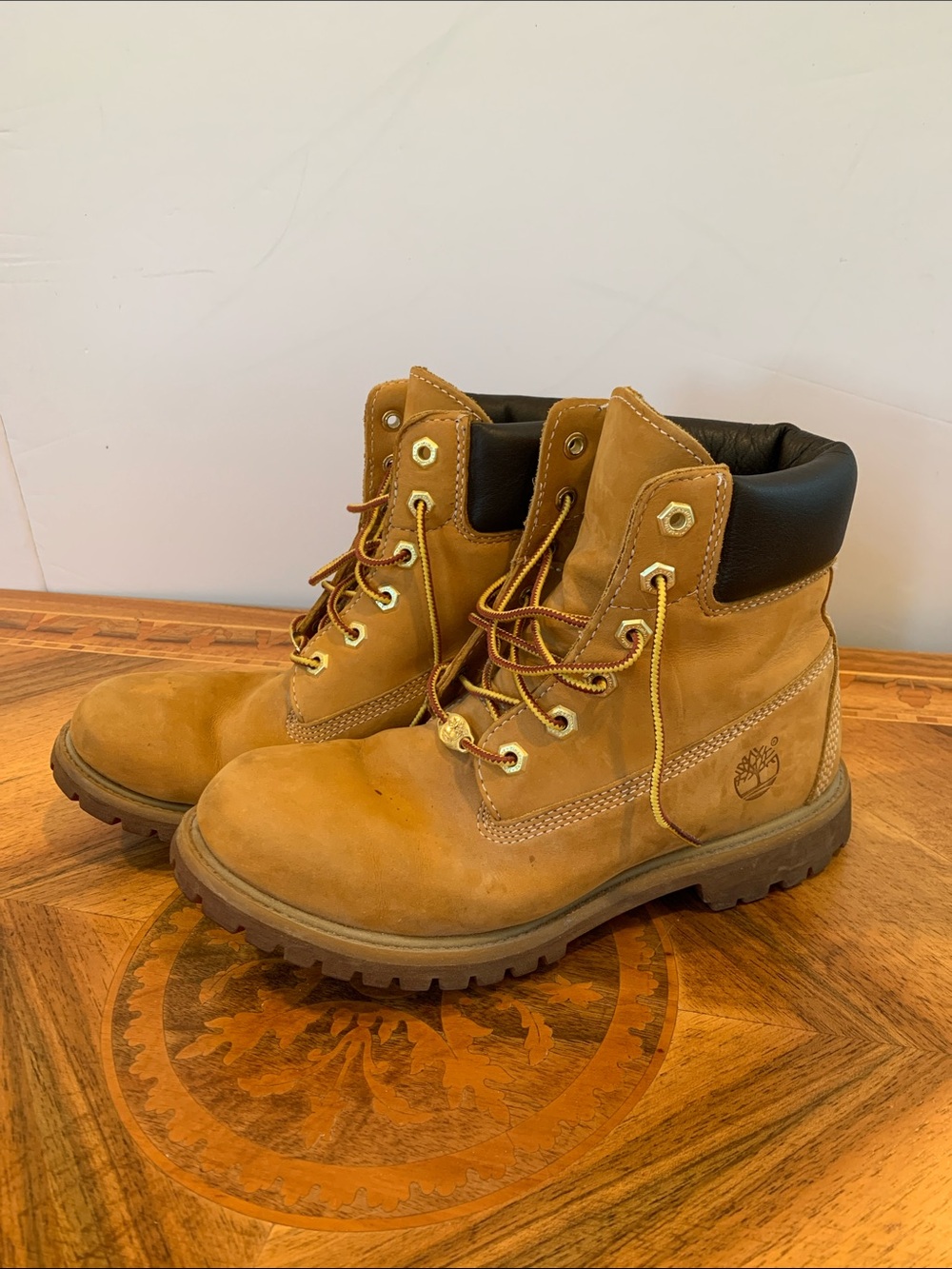 Timberland Women’s Size 8 Nubuck 6 Inch Wheat Tan Work Boots Logo Lace Charms